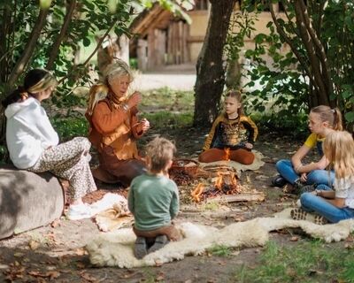 Museumbezoek basisschool: kinderen ontmoeten historische bewoners