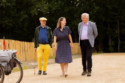 Bezoekers wandelen naar Museumpark VONK.